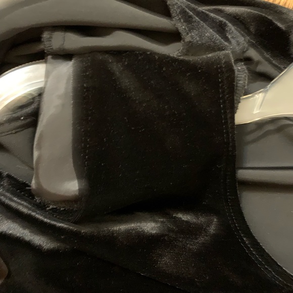 NOTATIONS Velvet Tie Front Top with an attached Velvet Cami, size Small - Picture 12 of 14